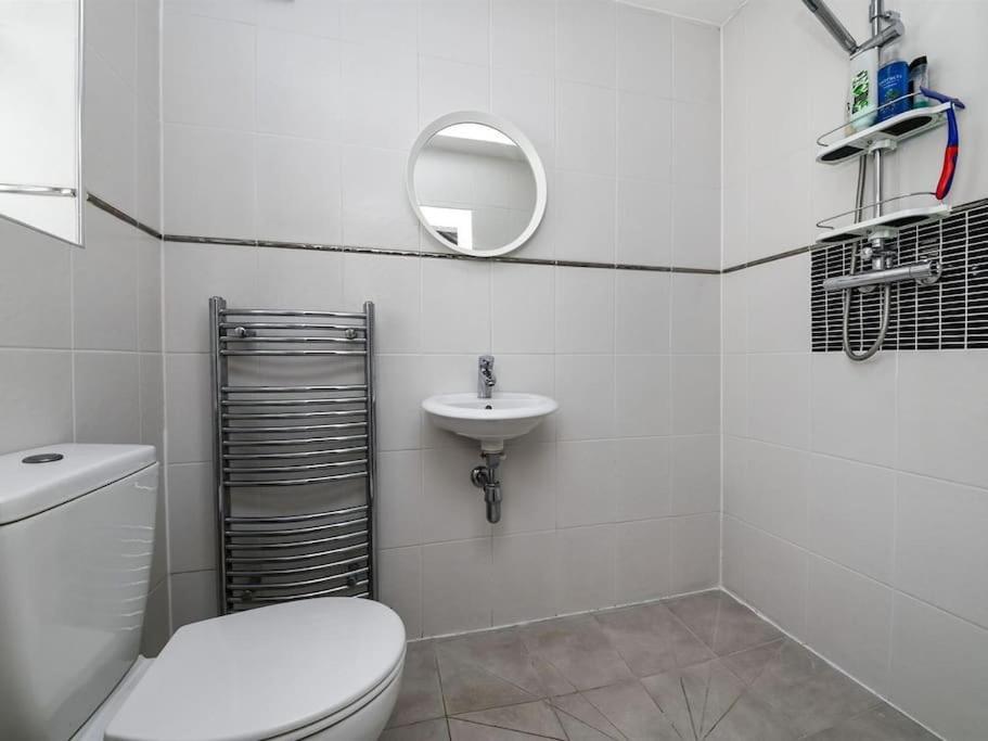 Specious 3Bed Property With Parking & Large Garden Aveley ภายนอก รูปภาพ