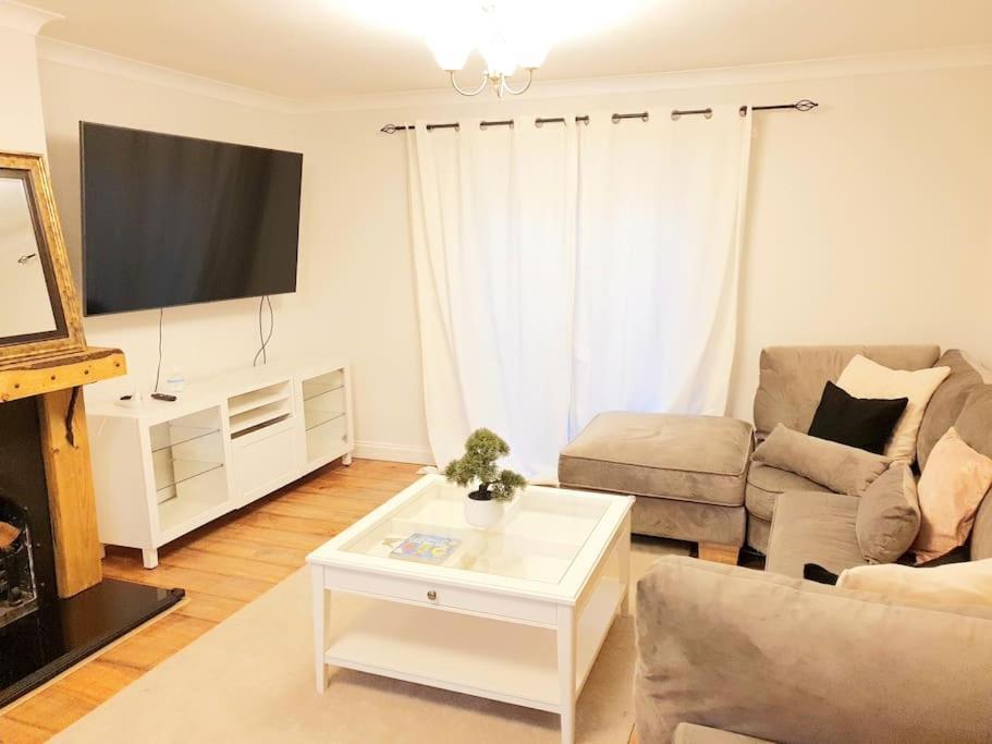 Specious 3Bed Property With Parking & Large Garden Aveley ภายนอก รูปภาพ