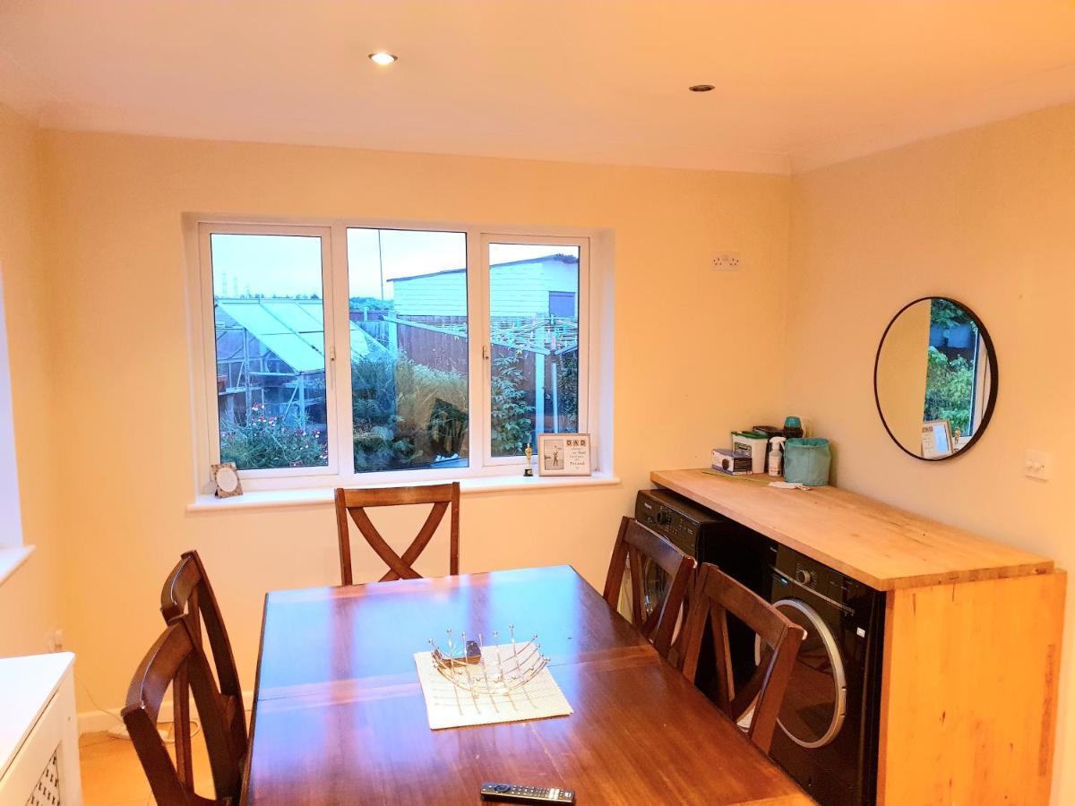 Specious 3Bed Property With Parking & Large Garden Aveley ภายนอก รูปภาพ