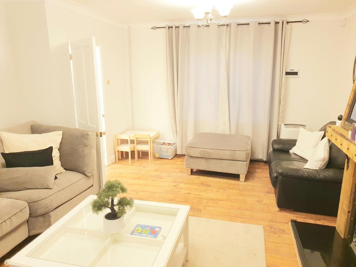 Specious 3Bed Property With Parking & Large Garden Aveley ภายนอก รูปภาพ