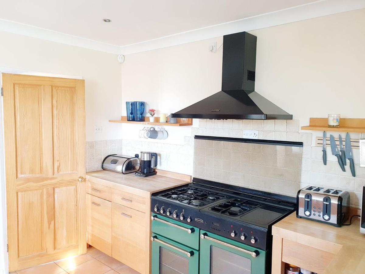 Specious 3Bed Property With Parking & Large Garden Aveley ภายนอก รูปภาพ