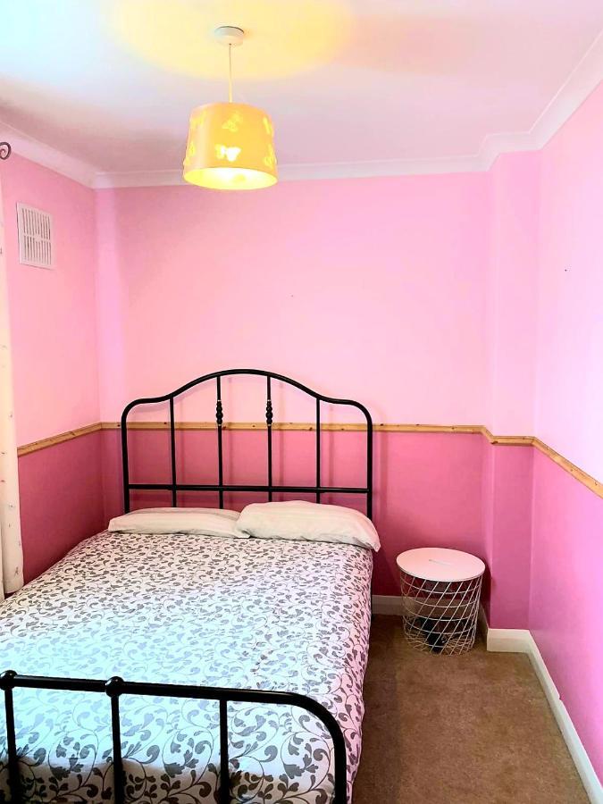 Specious 3Bed Property With Parking & Large Garden Aveley ภายนอก รูปภาพ